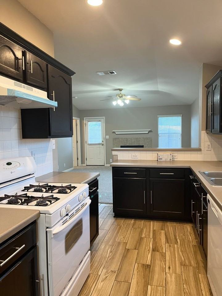 5502 Christina Path - Photo 7 of 19