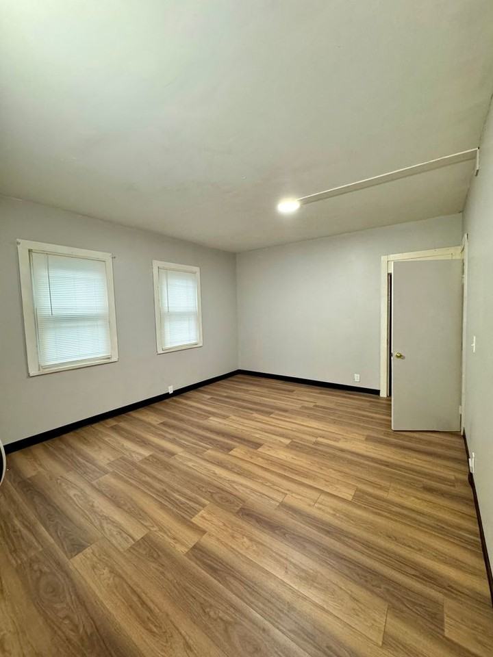 125 Cedarwood Ter - Photo 2 of 10