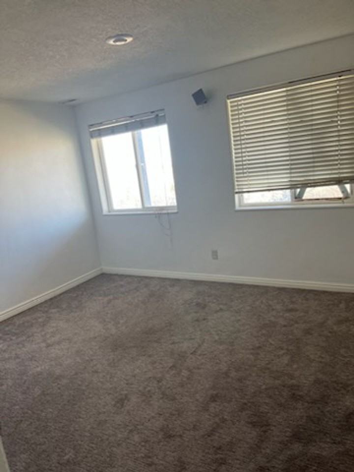 2186 W Skyview Dr - Photo 2 of 13