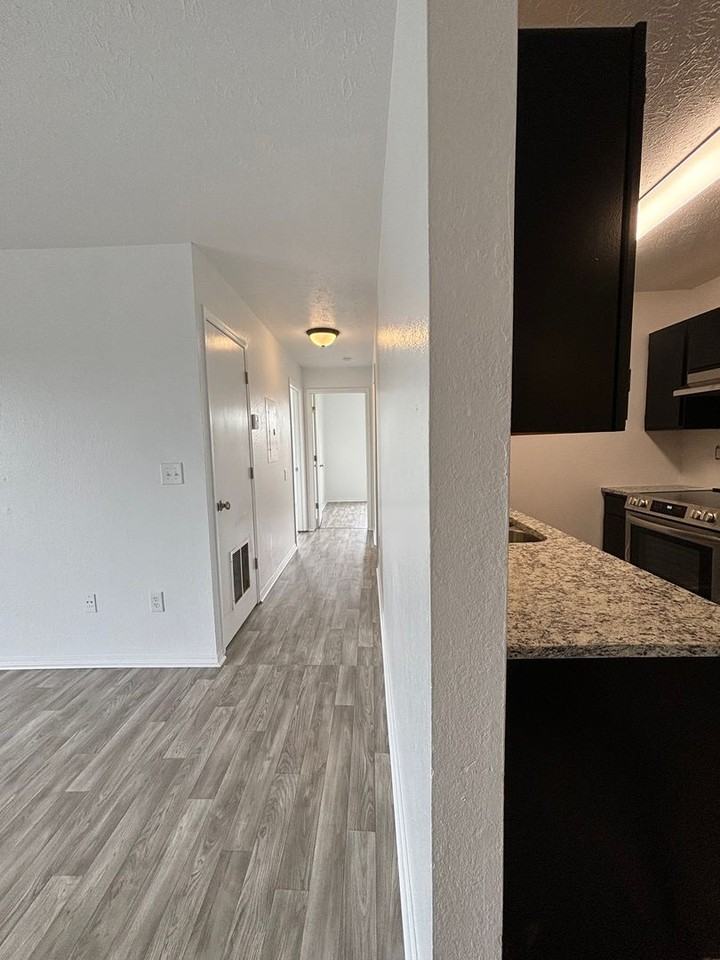 733 Brett Cir - Photo 2 of 13