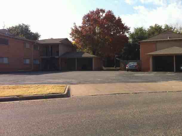 2600 Ivanhoe Ln - Photo 3 of 9