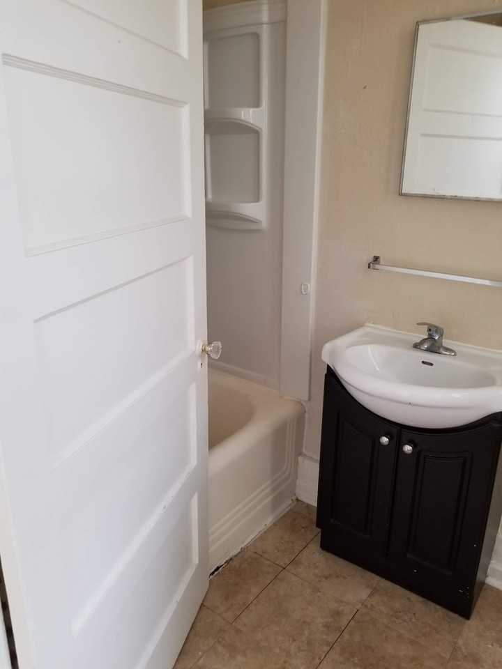 406 Park Avenue - Photo 4 of 8