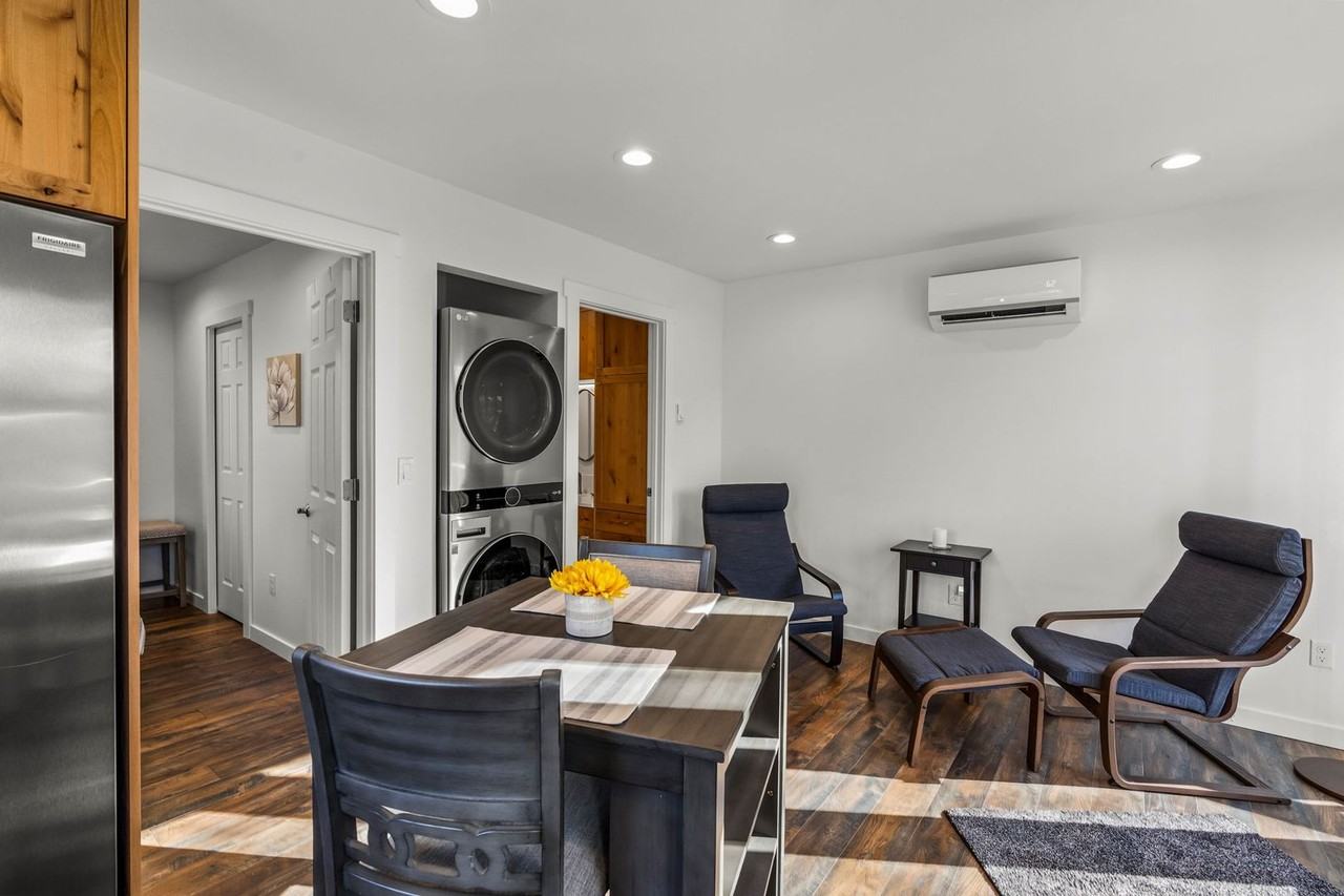 1423 Se Lostine Cir - Photo 4 of 17