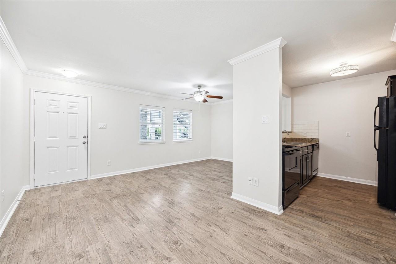 427 W. 16th - Photo 3 of 17