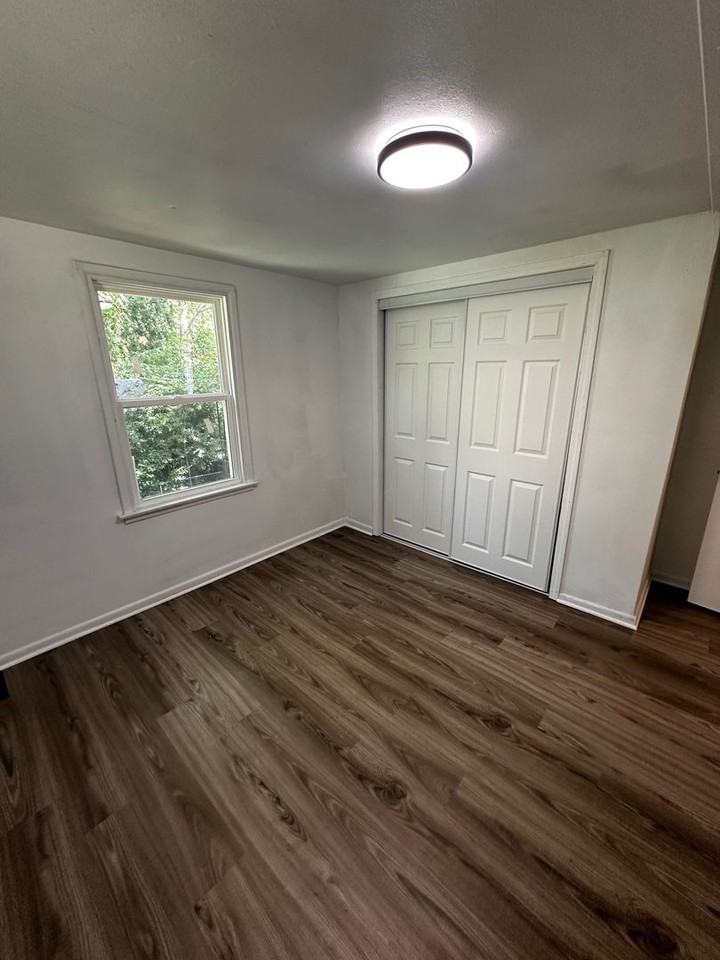 215 S McElroy Ave - Photo 2 of 14