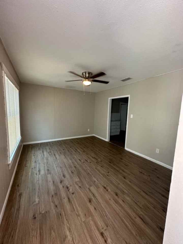 1149 Kirkwood St - Photo 2 of 11