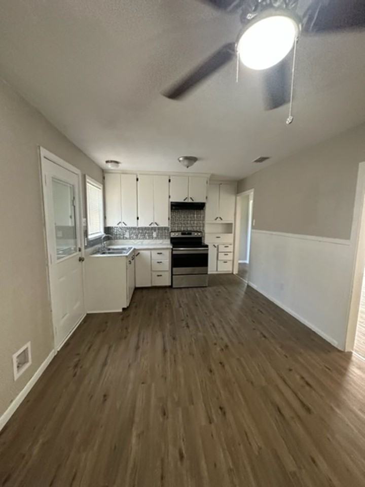1149 Kirkwood St - Photo 3 of 11