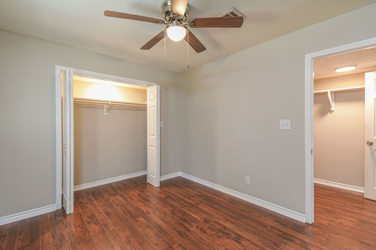 507 Sioux River Rd - Photo 5 of 22