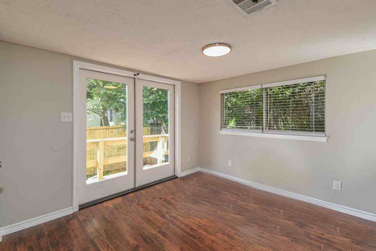 507 Sioux River Rd - Photo 6 of 22
