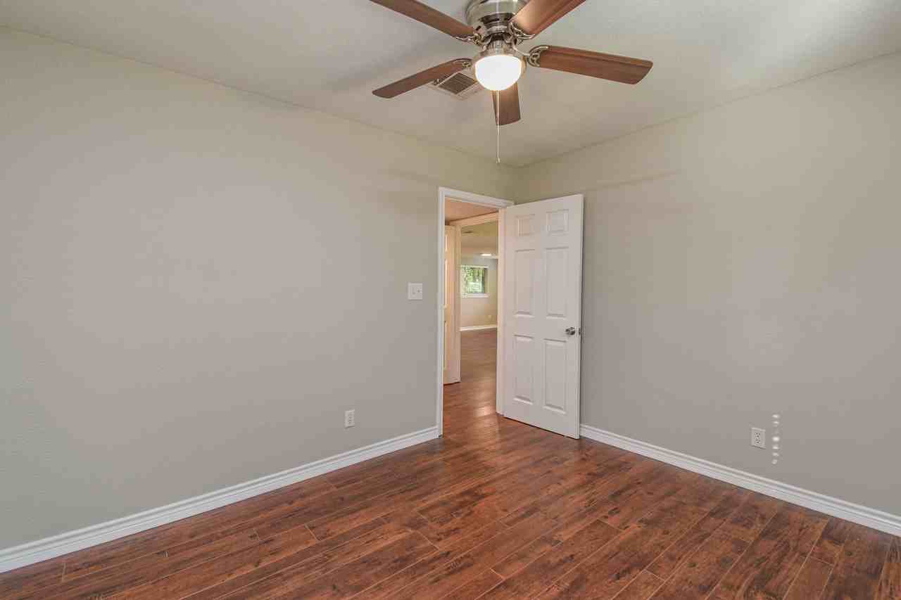 507 Sioux River Rd - Photo 7 of 22