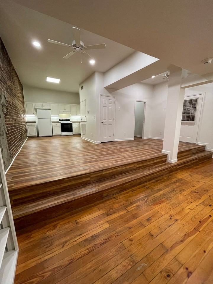 127 West Bankhead St. - Photo 2 of 11