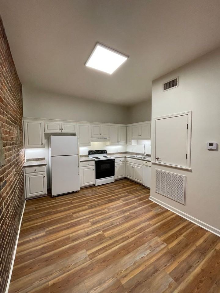 127 West Bankhead St. - Photo 3 of 11