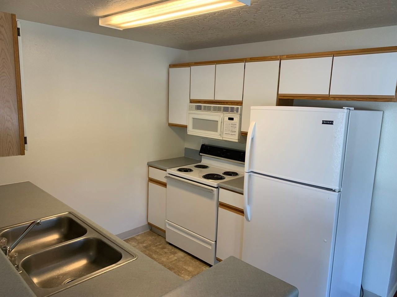 2220 S Amy Ave - Photo 3 of 12