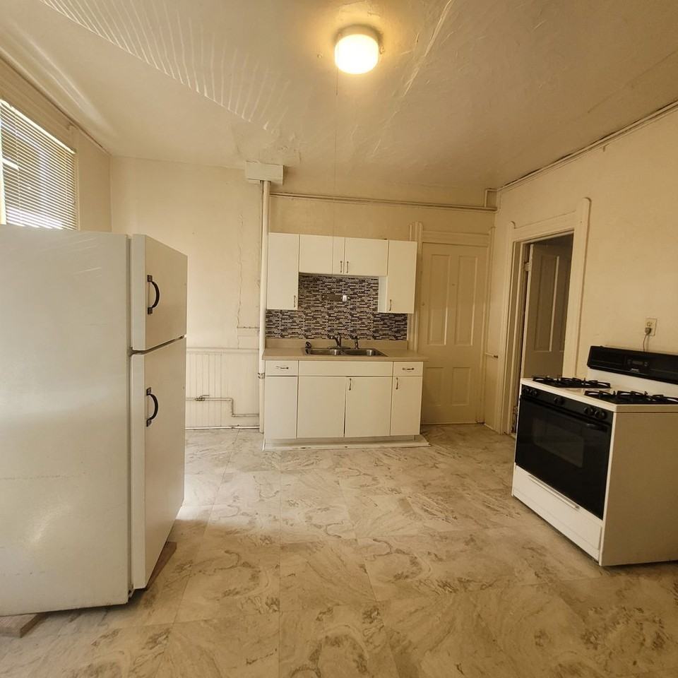 fs3356 W 32nd Street - Photo 2 of 13