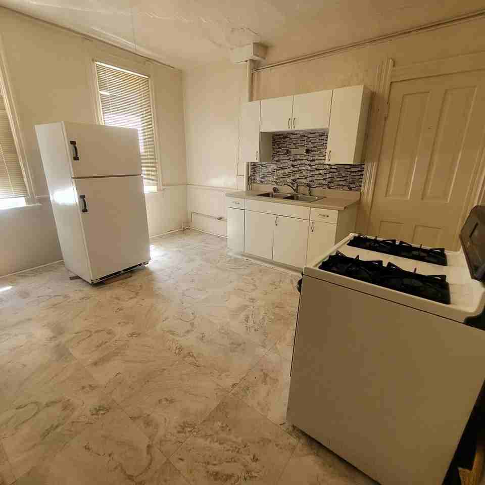 fs3356 W 32nd Street - Photo 3 of 13