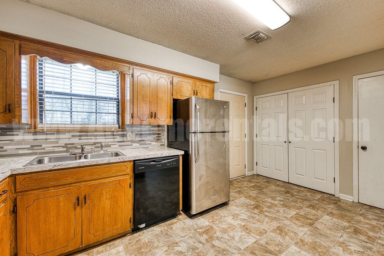 108 South Mitchell Street - Photo 2 of 19