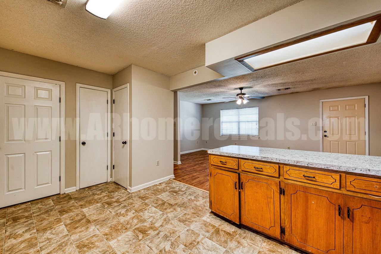108 South Mitchell Street - Photo 3 of 19