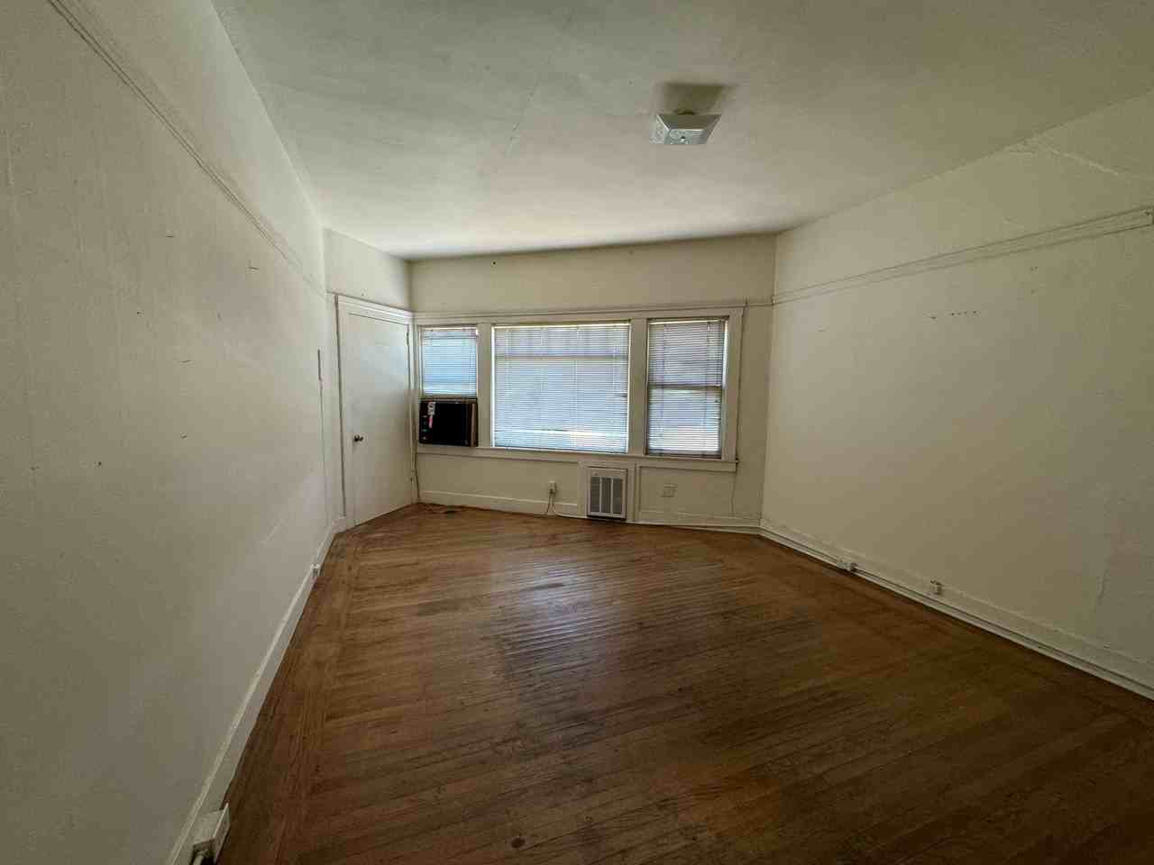 3129 Broadway - Photo 6 of 16