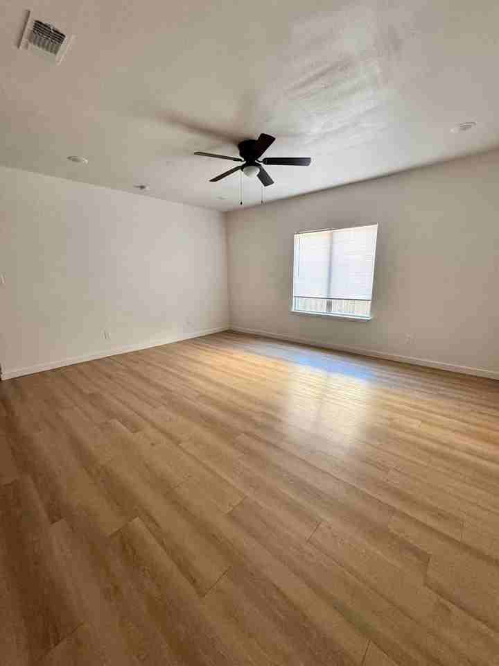 5531 Itasca St - Photo 3 of 18