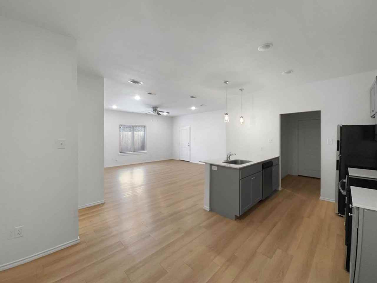 5707 Kemper - Photo 2 of 24