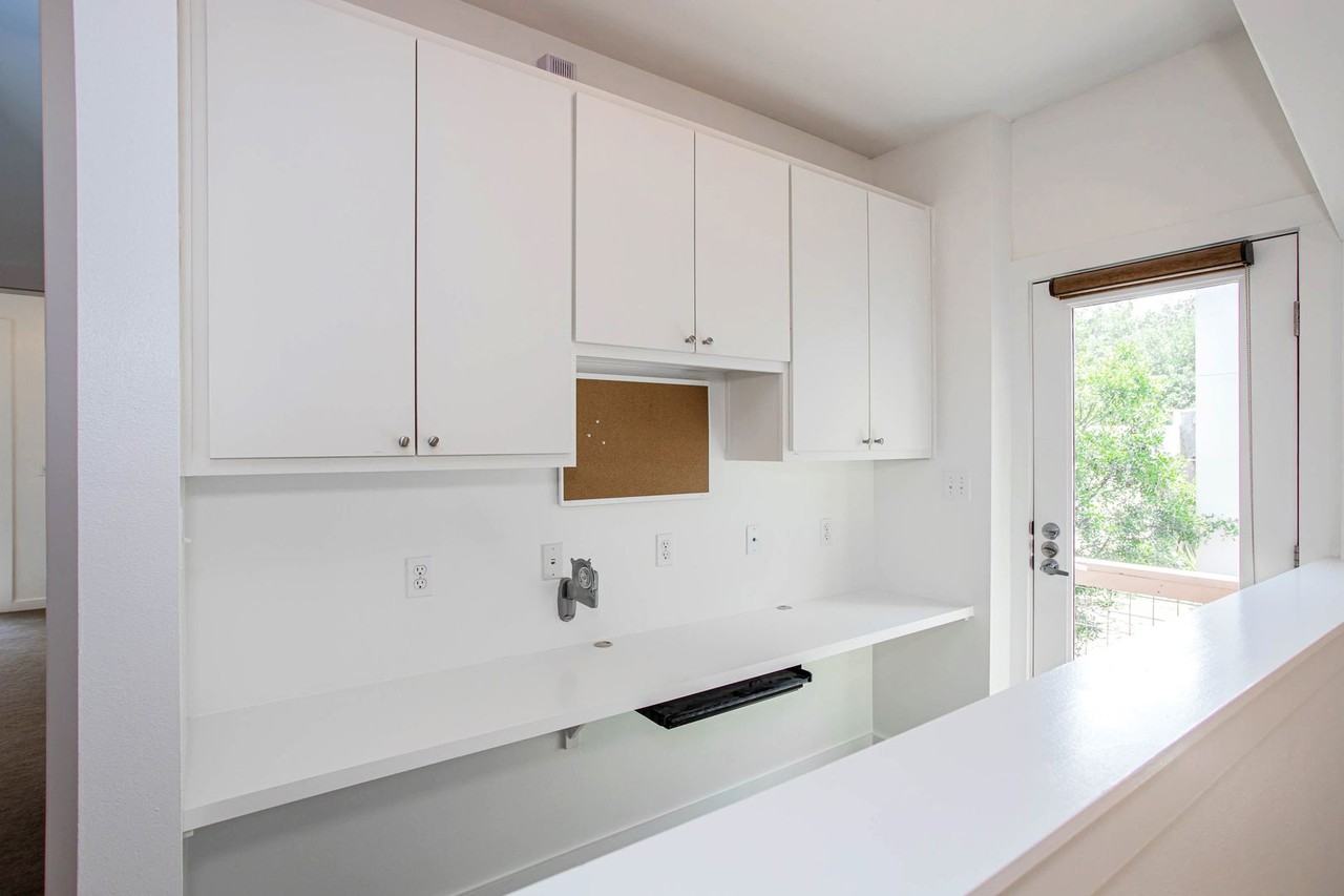 617 Peacock Ln #B - Photo 3 of 37