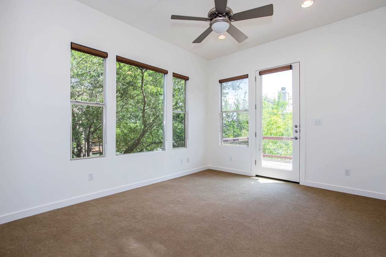 617 Peacock Ln #B - Photo 4 of 37