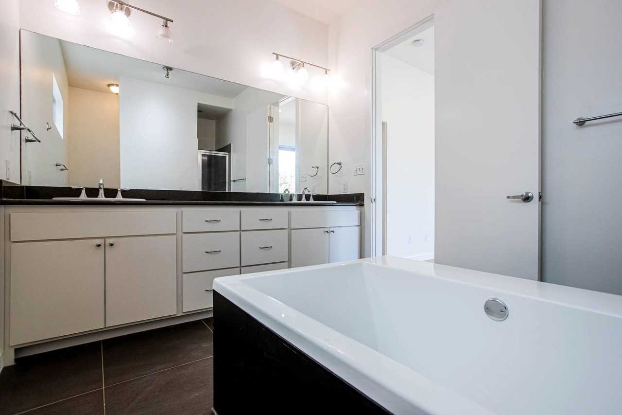 617 Peacock Ln #B - Photo 6 of 37