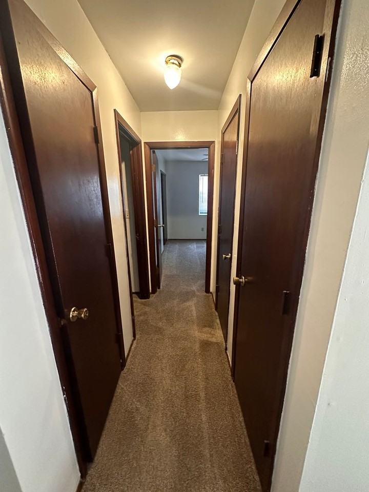 207 S Edwards St - Photo 3 of 15