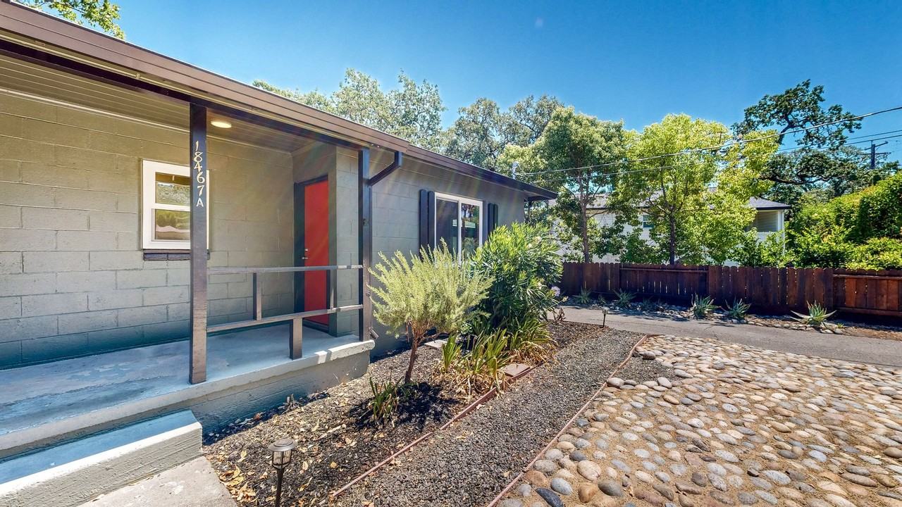 18467 4th Ave - Photo 2 of 40