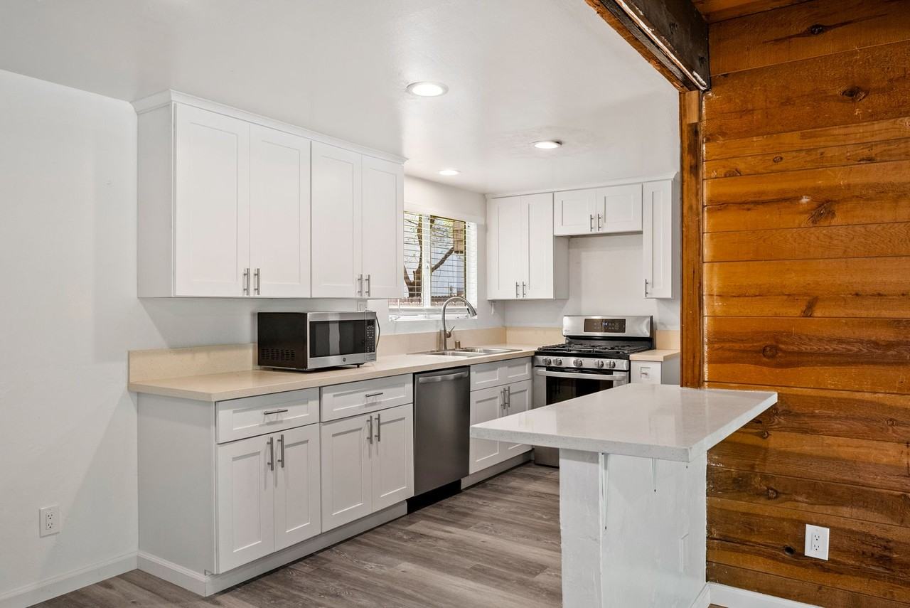 3214-3216 Rockview Place - Photo 4 of 25