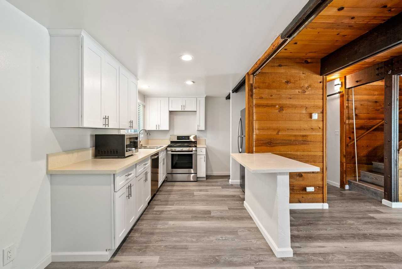 3214-3216 Rockview Place - Photo 5 of 25