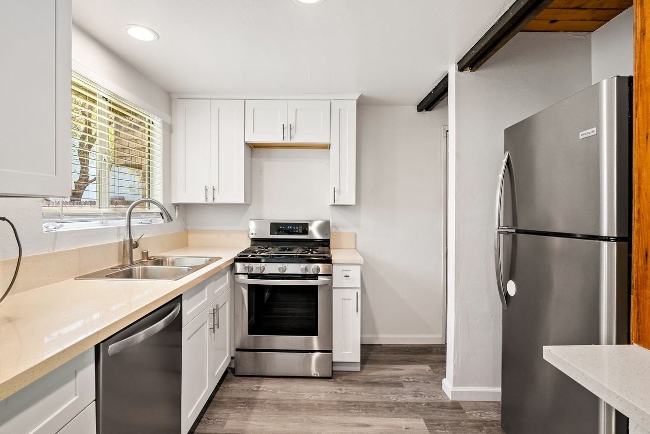 3214-3216 Rockview Place - Photo 6 of 25