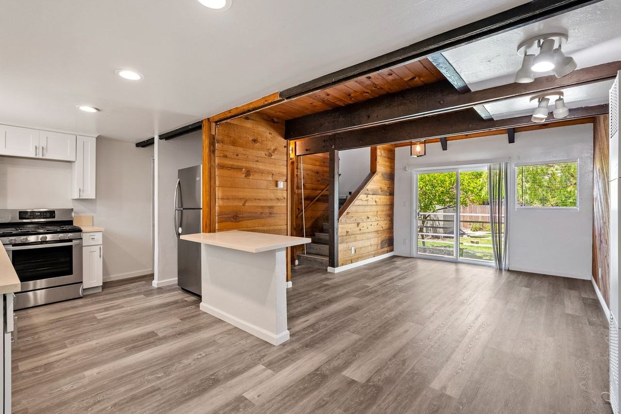 3214-3216 Rockview Place - Photo 7 of 25