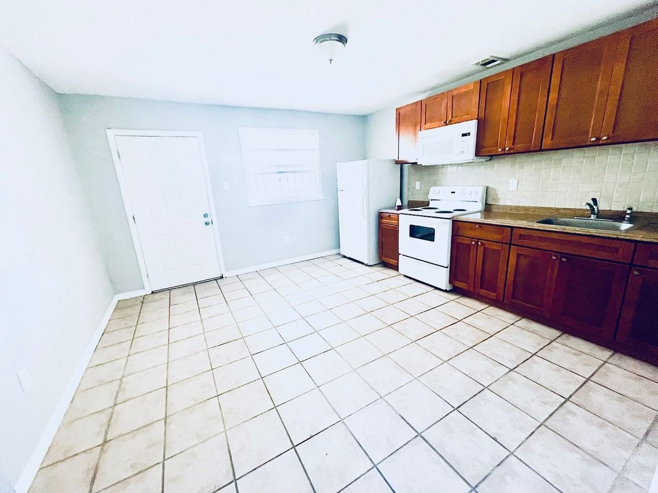 2610 Durham St - Photo 2 of 7