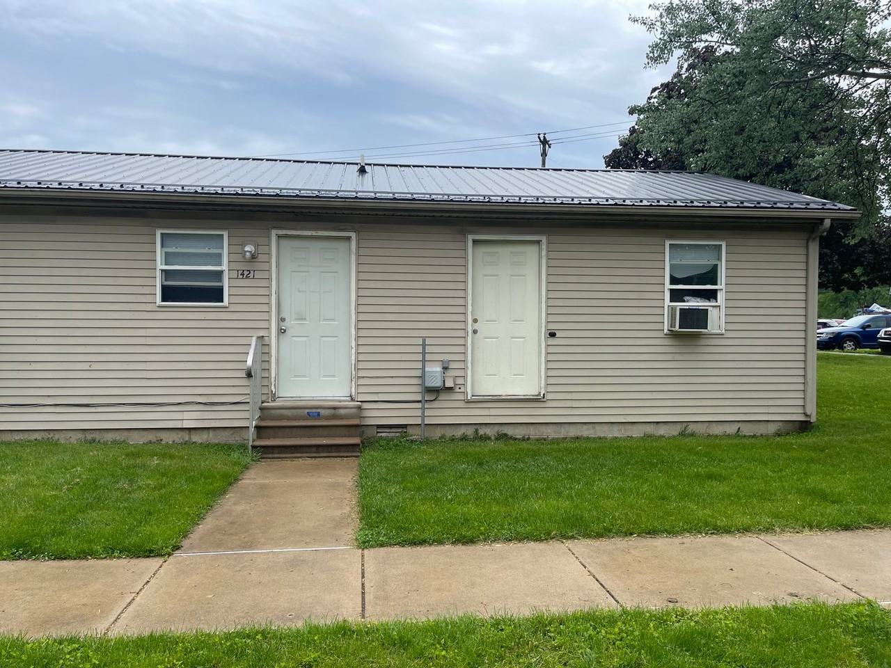 1421-1423 Aster Street - Photo 2 of 2