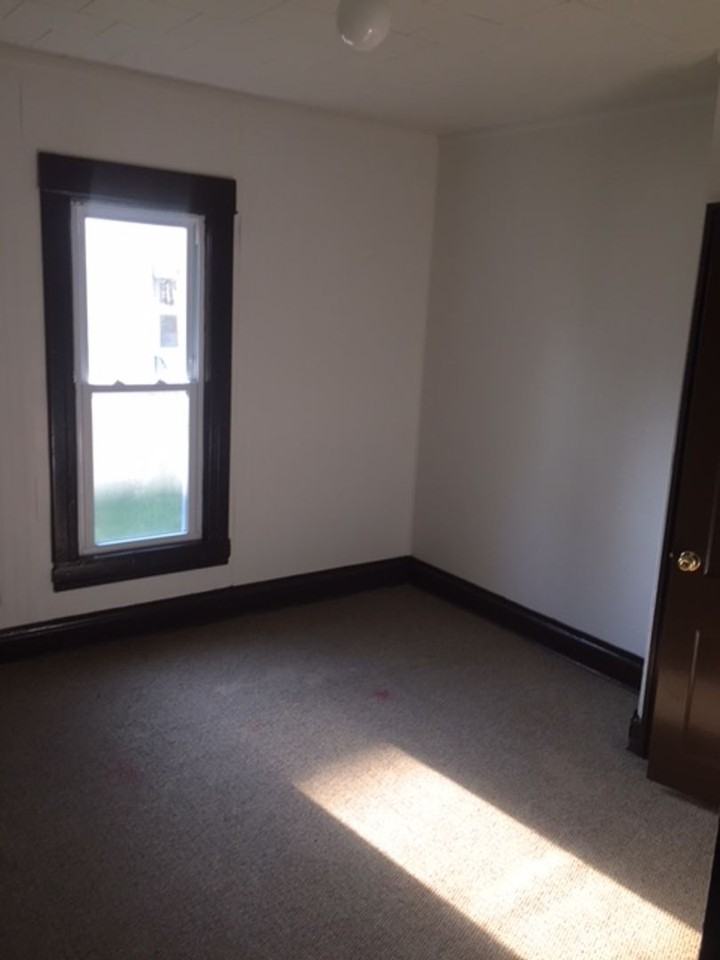 401 Argyle St - Photo 3 of 10