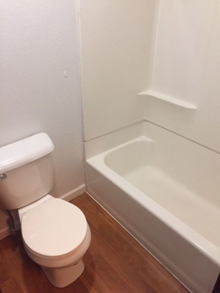 401 Argyle St - Photo 5 of 10