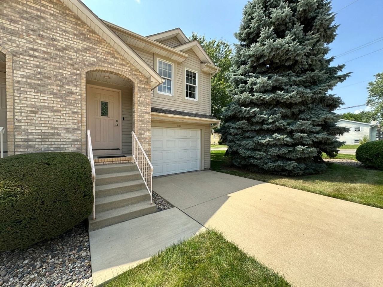 401 Park Creek Ct - Photo 2 of 18