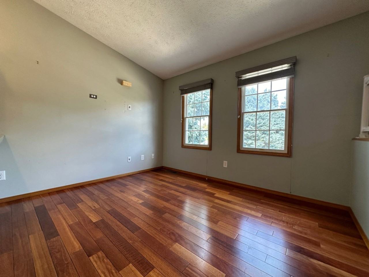 401 Park Creek Ct - Photo 4 of 18