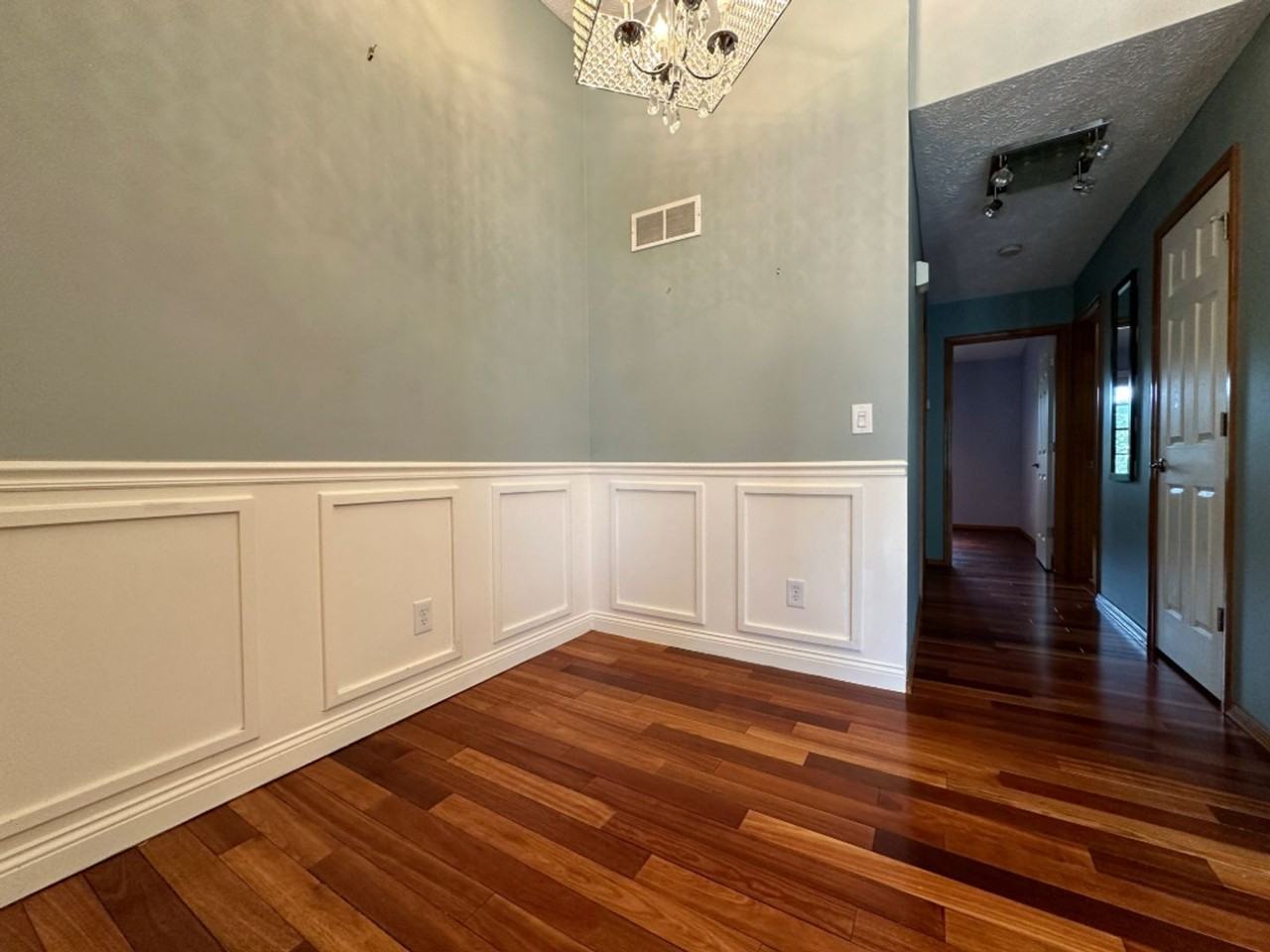 401 Park Creek Ct - Photo 5 of 18