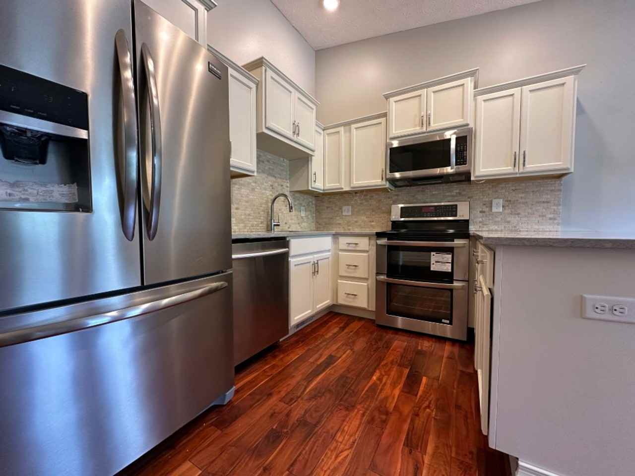 401 Park Creek Ct - Photo 7 of 18