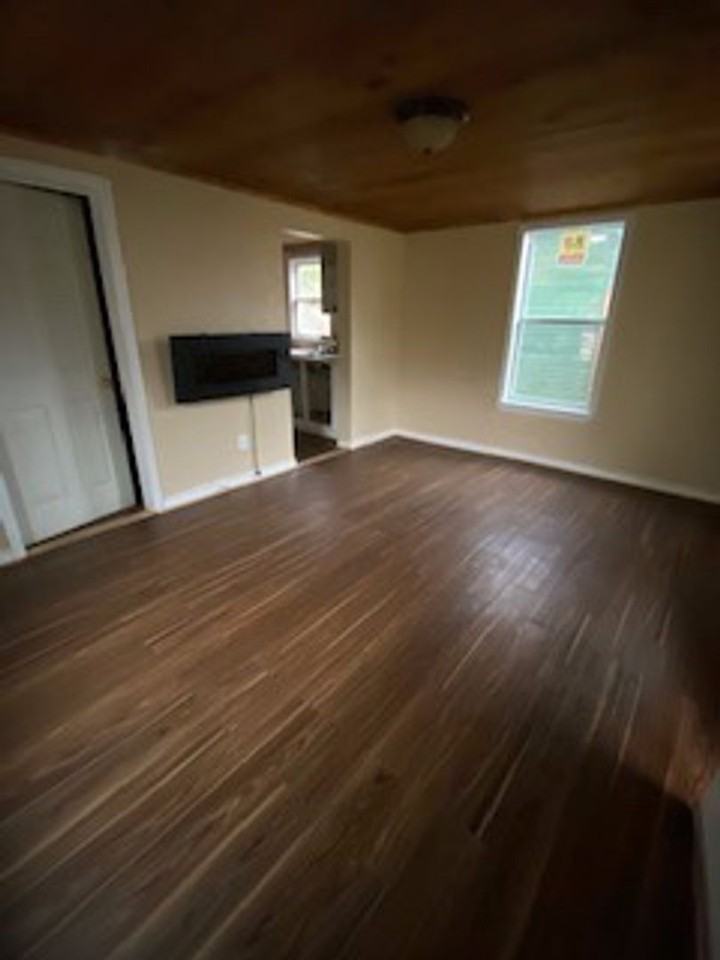 1146 Palm St - Photo 2 of 8