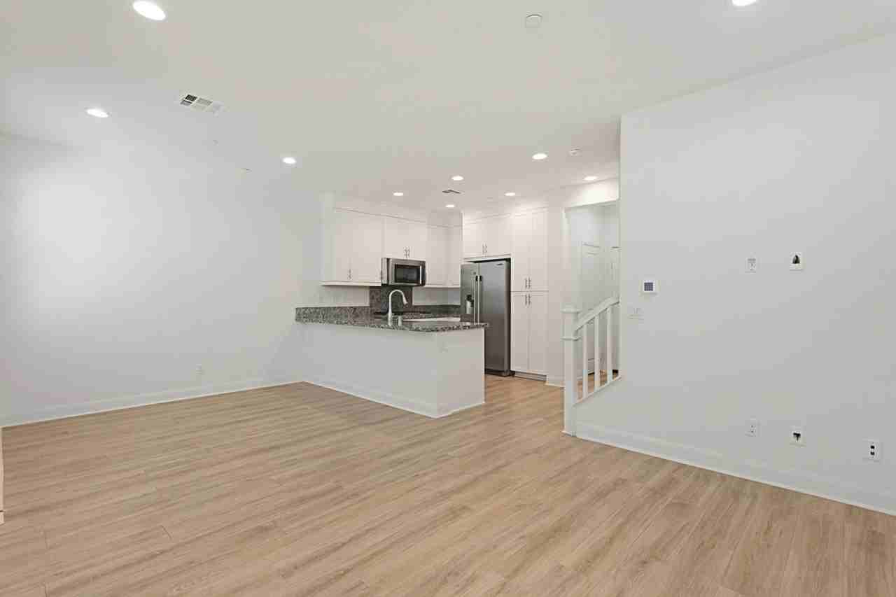 2116 Solara Ln - Photo 3 of 17