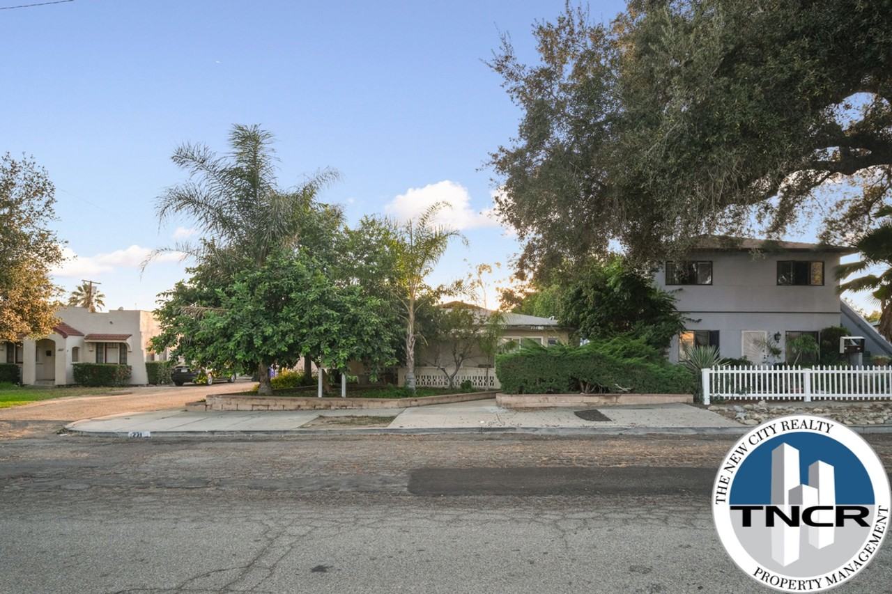 271 N Palm Avenue - Photo 3 of 5