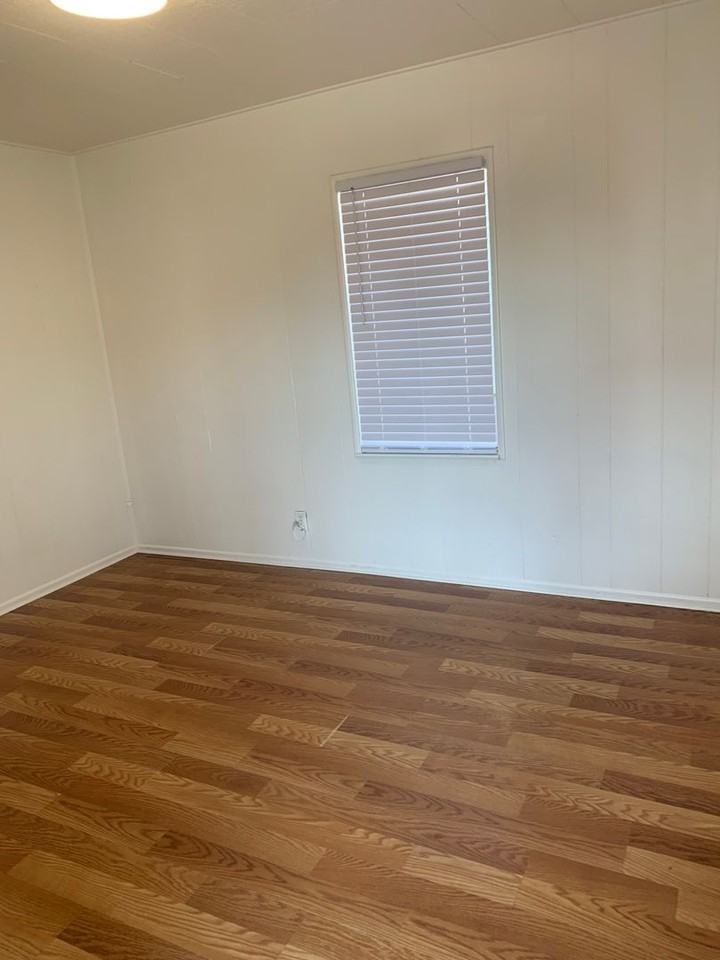 124 Chester Ave - Photo 2 of 19