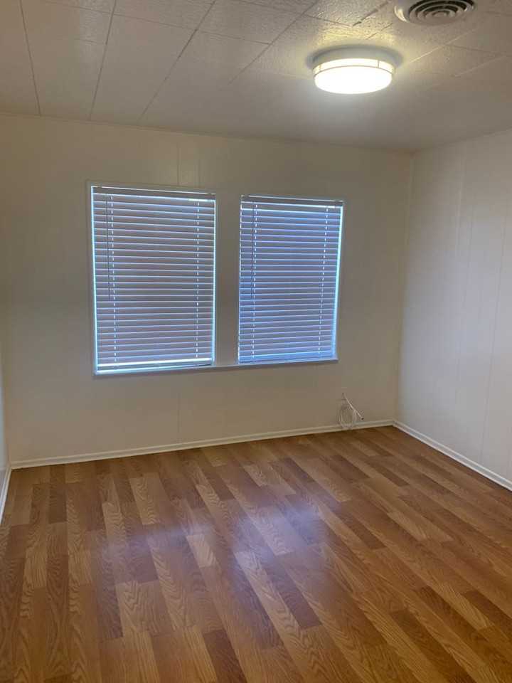 124 Chester Ave - Photo 4 of 19