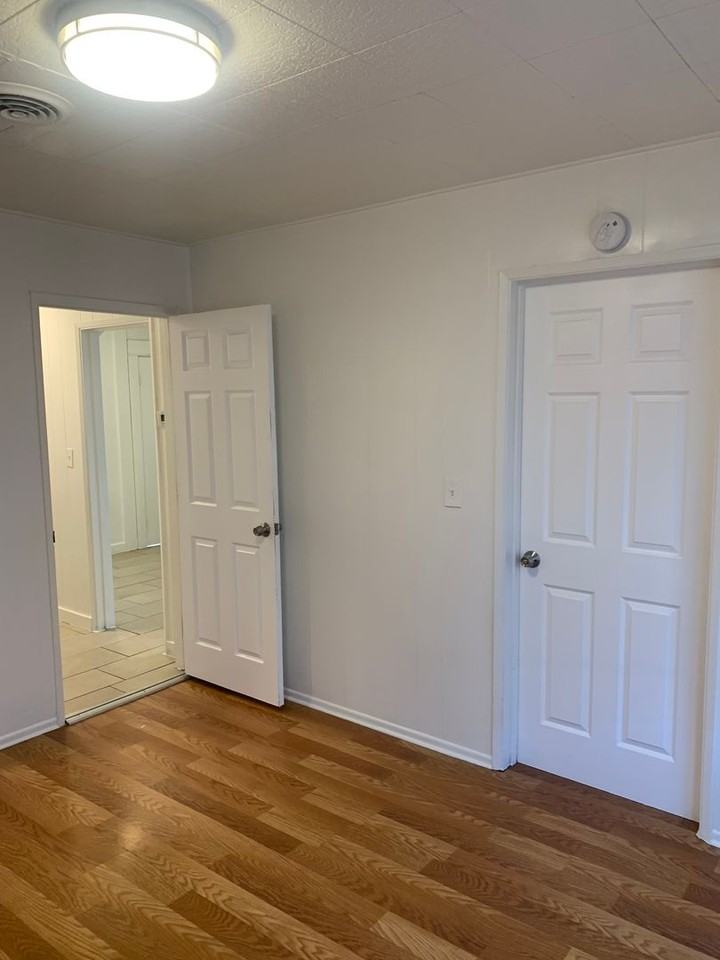 124 Chester Ave - Photo 6 of 19