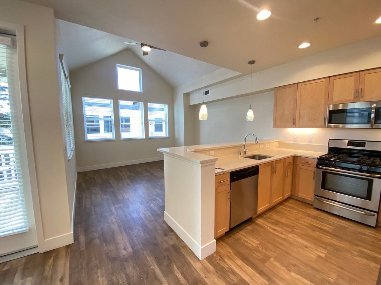 103 Jacobs Ln - Photo 7 of 38