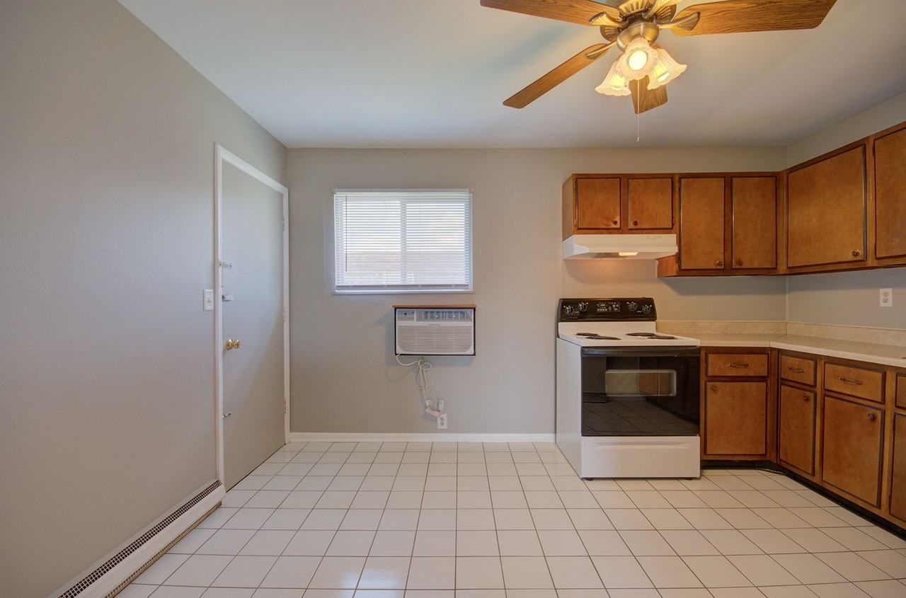 24027 W Hazelcrest Dr - Photo 3 of 11