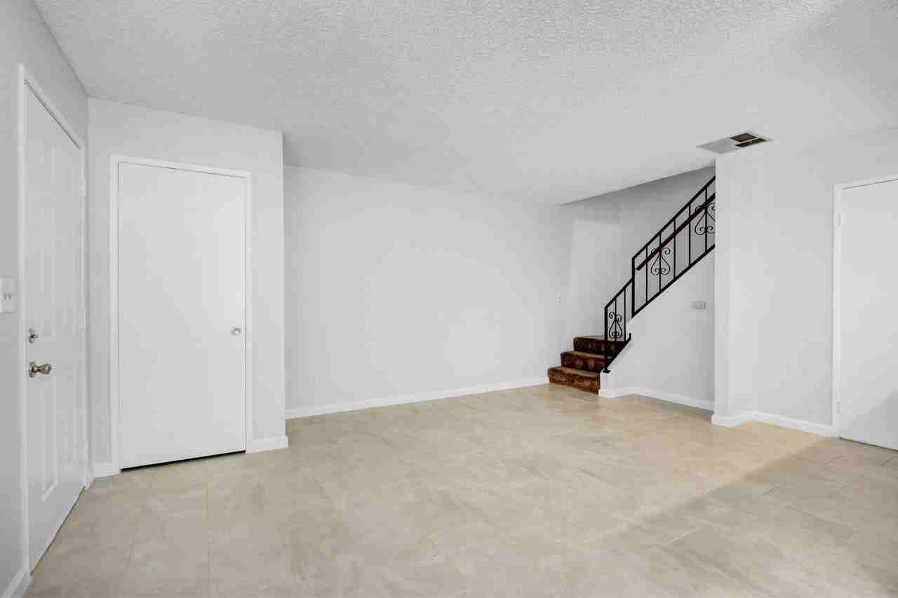 9142 Pepper Avenue - Photo 3 of 11